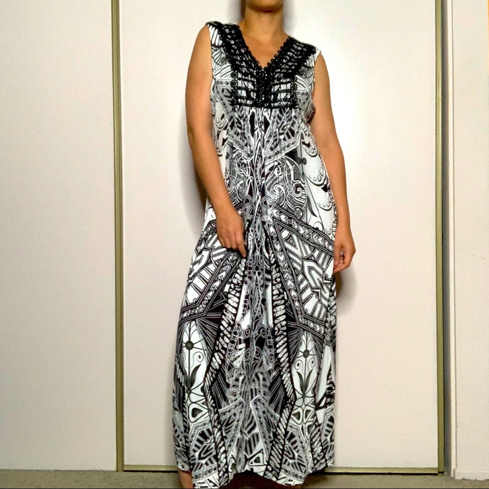 Black & White stretchy comfy maxi dress with lace
